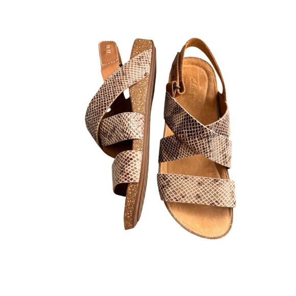 Women's Clarks Artisan Sandals Perri Dunes Snake Animal Print Size 8 - Picture 3 of 8